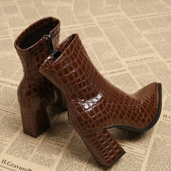 Chocolate Brown Elegant Women's Boots - Picture 5 of 5